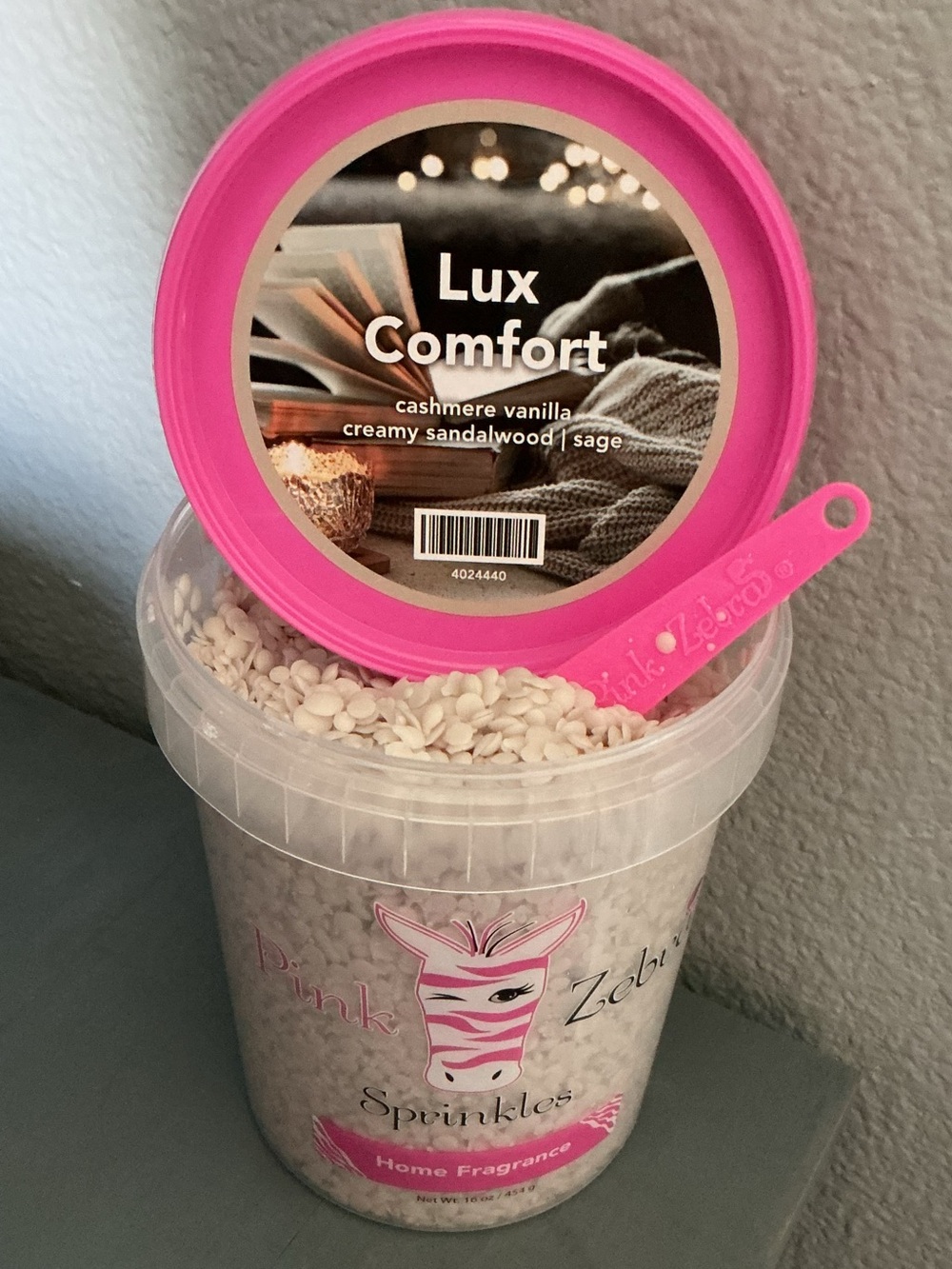 Lux Comfort Pink Zebra Odor Eliminating Wax Melts in a 4 oz blend bag